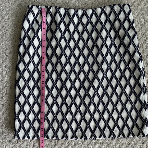 J. McLaughlin Navy Blue/Ivory Geometric Print Skirt Size 14 Office Collegiate - Picture 8 of 9